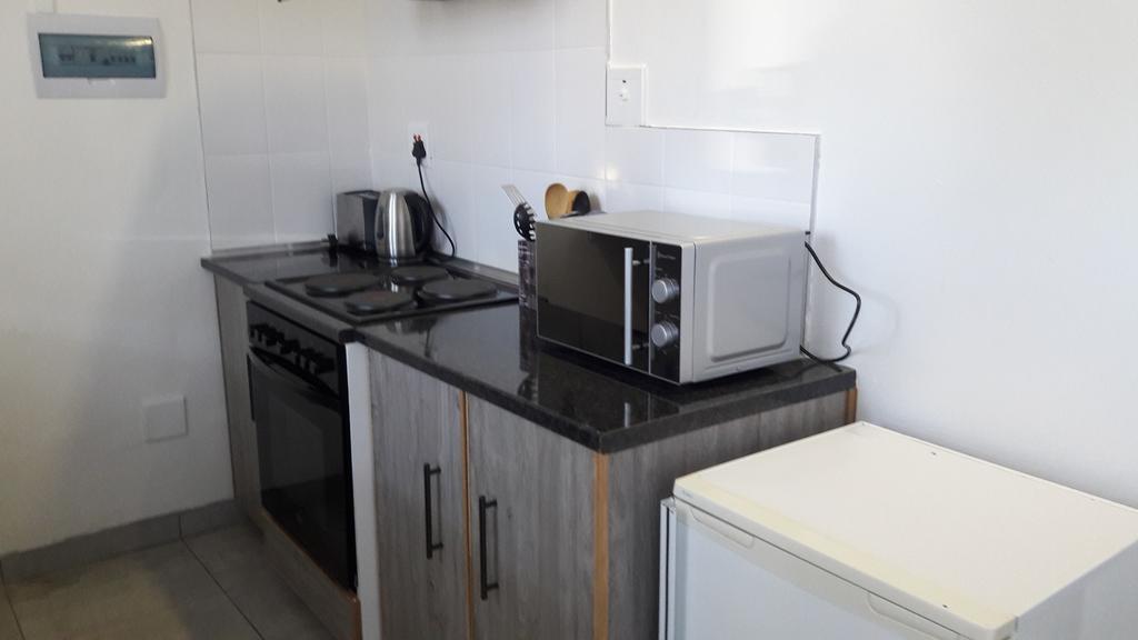 Self-Catering Studio, Unit 6 On Krupp Windhoek Buitenkant foto